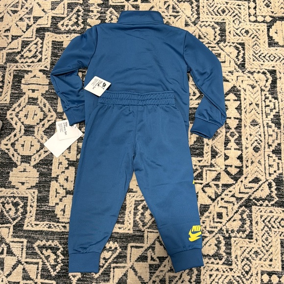 Nike 2-Piece Set | toddler 2T | New with tags - Picture 2 of 2